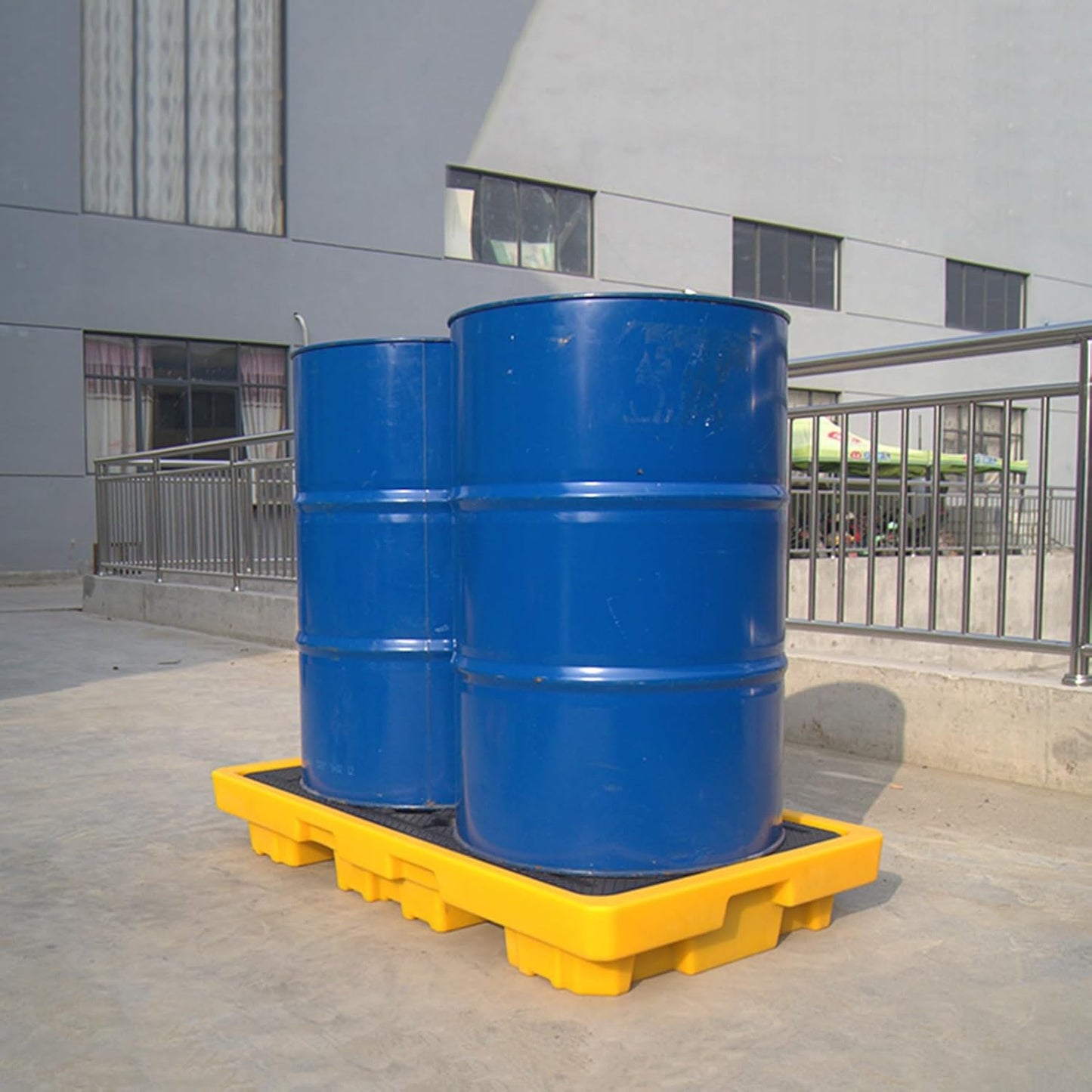 Drum Containment Spill Pallet, Industrial Nestable Oil Drums Leak-Proof Tray, Garage Storage Detachable Anti Slip Polyethylene Platform with Drain (Color : Yellow-2 Pack, Size : 26.2"x14.2"x