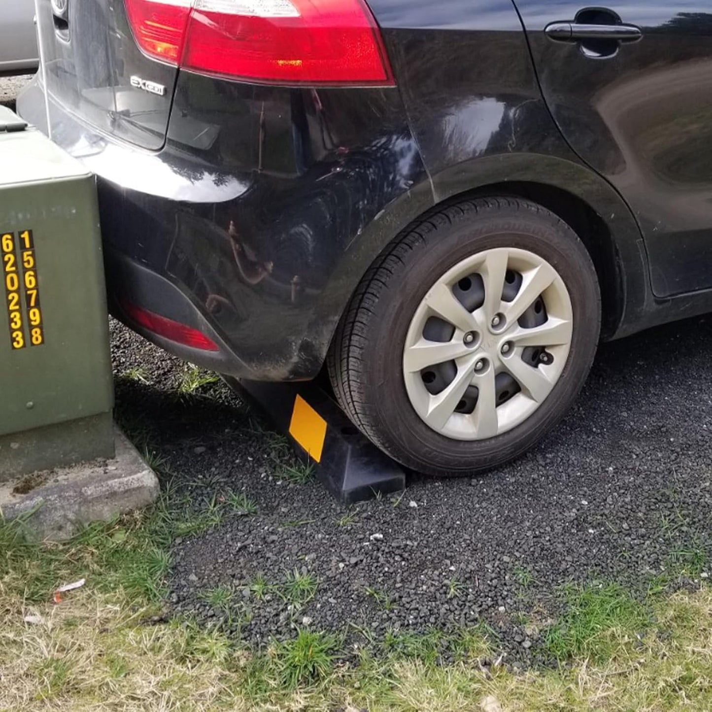 Guardian 4' Rubber Parking Curb with Mounting Holes Hi-Vis Yellow UV-Resistant for Paved, Gravel Parking Lot 4" H
