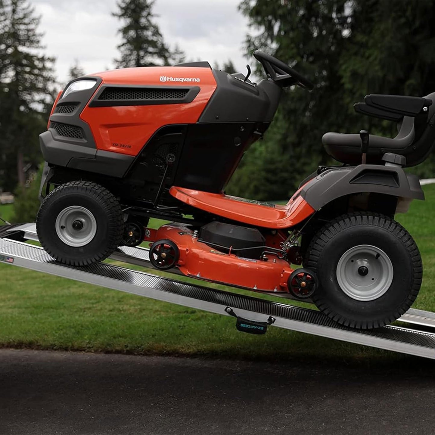 EZ-ACCESS Traverse 4 Foot Durable Aluminum Singlefold Edgeless Curbless Portable Folding Loading Ramp with Carrying Handles, Silver